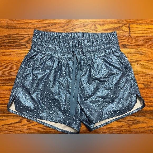 ZYA Active Shorts Womens Medium
Blue Steel Bubbles Hi Rise Bomber Shorts - Picture 3 of 6